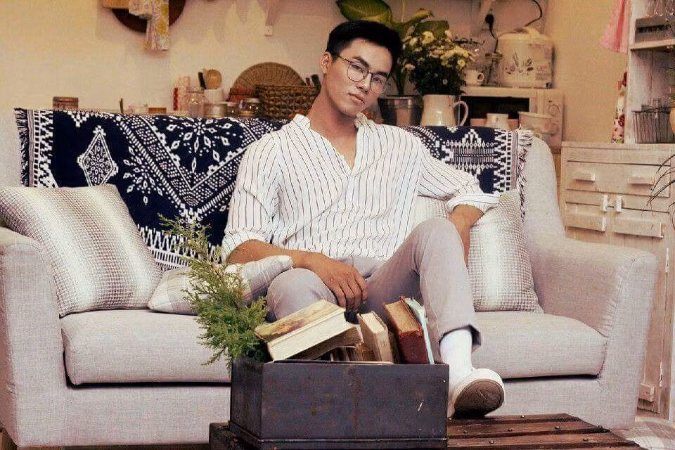 Ngoài giờ học bây giờ trên lớp Vũ Linh còn phải đi học thêm tiếng Anh. Trao dồi kỹ năng nghề và cố gắng rèn luyện bản thân hoàn thiện hơn để tham gia cuộc thi Mr. Capture World 2018. Ảnh trong bài: FBNV.