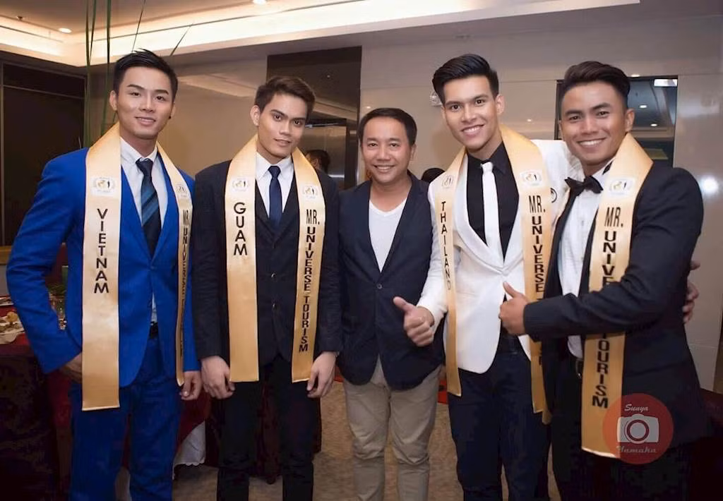 Để bước đến với cuộc thi Mỹ nam du lịch hoàn vũ 2017, Vũ Linh phải vượt qua rất nhiều rào cản, đặc biệt là gia đình. Cậu bạn này tâm sự rằng, gia đình không muốn cho theo nghiệp người mẫu. Tuy nhiên, với "máu say nghề", 9X Bến Tre này đã chấp nhận tạm rời xa gia đình, đi làm thêm để trang trải cuộc sống và thỏa niềm đam mê.