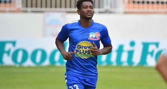 Vẫn là thông tin gây cười ở HAGL đó là ngoại binh Sanogo Moussa bị bầu Đức cắt hợp đồng ngay sau một trận đấu khi phát hiện ra cầu thủ này có tiền sử chấn thương dài hạn.