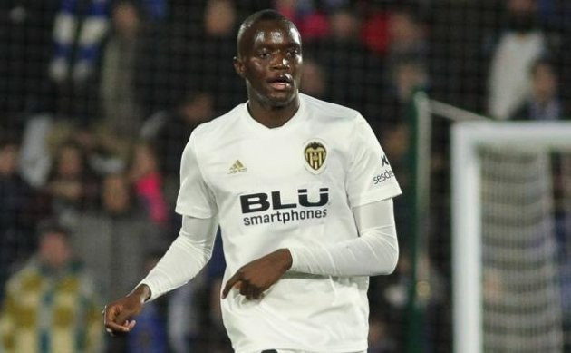 Tờ L’Equipe đã đưa tin cả Chelsea và Wolves đều muốn có được chữ ký của trung vệ Diakhaby người đang thi đấu trong biên chế CLB Valencia.