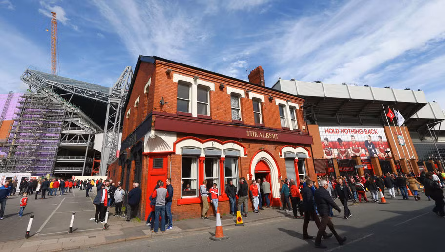 Anfield từng là chứng nhân lịch sử cho những chiến thắng vang dội của Liverpool, từng thăng trầm của đội bóng vùng Merseyside được đều gắn liên với sân vận động này. Thế nhưng chẳng hiểu vì lý do gì mà trận chung kết C1 châu Âu chưa từng một lần ghé thăm nơi đây.