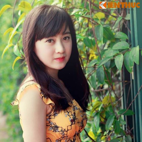 Nguyễn Ngọc Quỳnh là cô giáo 8X xinh đẹp, dạy môn Địa lý trường THPT Lê Quý Đôn, Hà Nội. Cô giáo trẻ thường tạo được nhiều ấn tượng tốt với các học sinh, đồng nghiệp với nét trẻ trung, duyên dáng và lòng tâm huyết với nghề giáo.