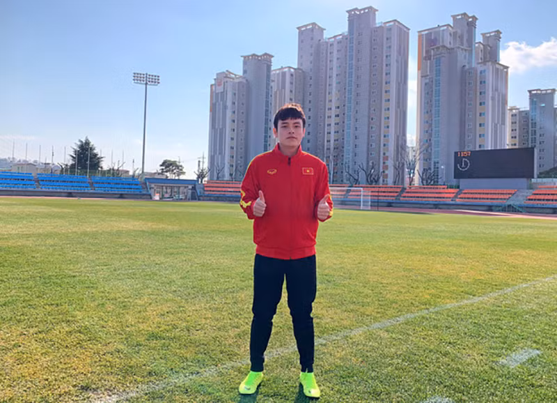 Bên cạnh việc giúp HLV Park Hang-seo truyền đạt lời chỉ đạo, nhắc nhở về chuyên môn tới các cầu thủ U23 Việt Nam, Anh Thắng còn làm cầu nối để chiến lược gia người Hàn Quốc trao đổi với các trợ lý người Việt.