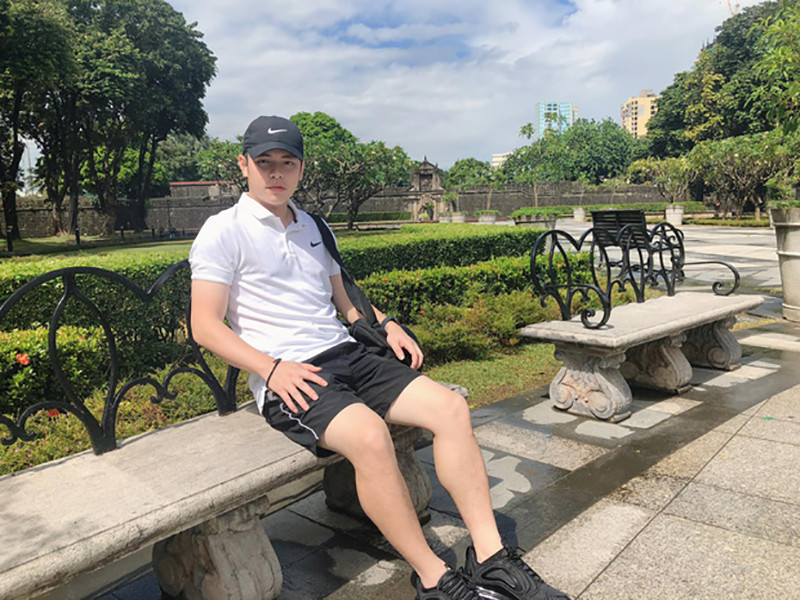 Sau thông tin VFF chính thức công bố trợ lý mới của thầy Park, hình ảnh và các thông tin của Anh Thắng được chia sẻ trên nhiều diễn đàn mạng xã hội. Anh nhận được vô số lời khen ngợi của dân mạng bởi ngoại hình thu hút và nụ cười tỏa nắng.