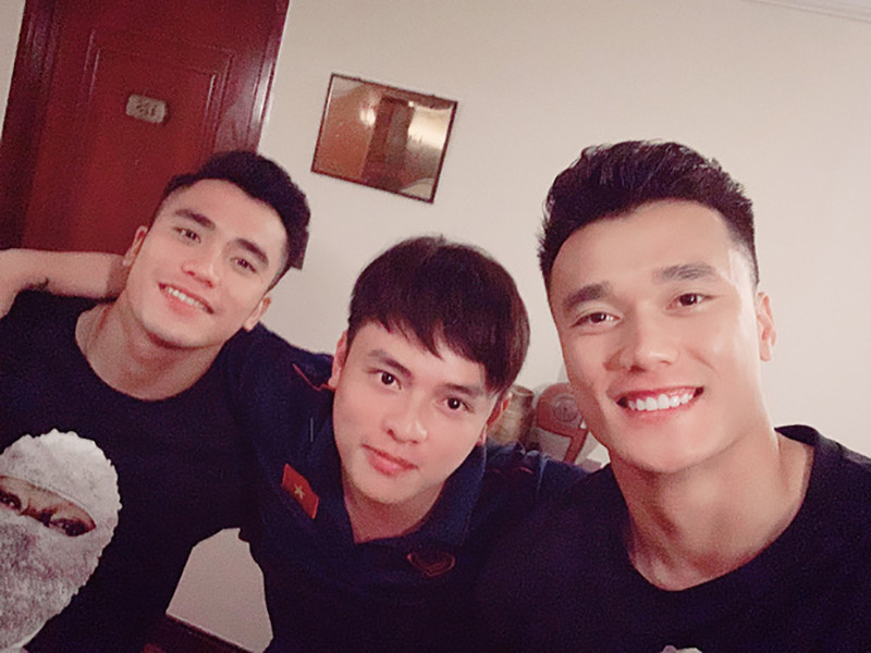 Chia sẻ về việc biết tiếng Hàn của mình, Anh Thắng cho hay mình từng tốt nghiệp cử nhân đại học Dongshin Hàn Quốc, chuyên ngành Junior TESOL vào năm 2017.