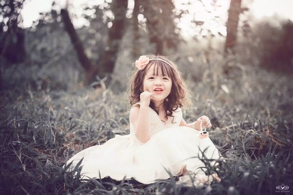 Ngắm Quỳnh chi trong bộ ảnh tiểu thiên thần, nhiều người nhận xét rằng, cô nàng này là người hoạt bát, nhanh nhạy.