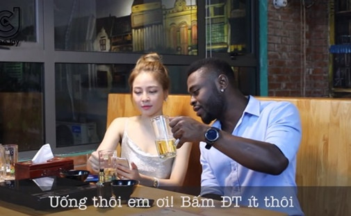 Sau clip nong, Tram Anh tai xuat voi dong trang thai “la“