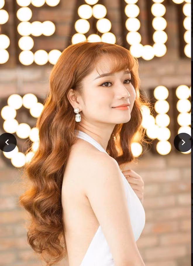 Việc sở hữu gương mặt kém xinh khiến Ngọc Huyền tự ti về bản thân, đặc biệt khi cô bạn này phải chịu đựng cảnh người yêu bỏ bê, hờ hững, công việc thì trục trặc, bế tắc nên đã tìm đến phẫu thuật thẩm mỹ để thay đổi chính con người mình.