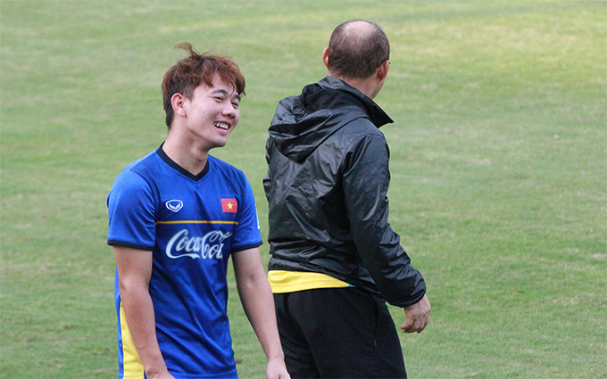 Ít chia sẻ trên MXH nên những hình ảnh về Minh Vương không có nhiều. Tuy nhiên, sau bàn thắng vừa rồi vào lưới Hàn Quốc, chắc chắn Minh Vương sẽ được chú ý và có nhiều cơ hội thể hiện bản thân hơn nữa ở cả cấp CLB và đội tuyển quốc gia.