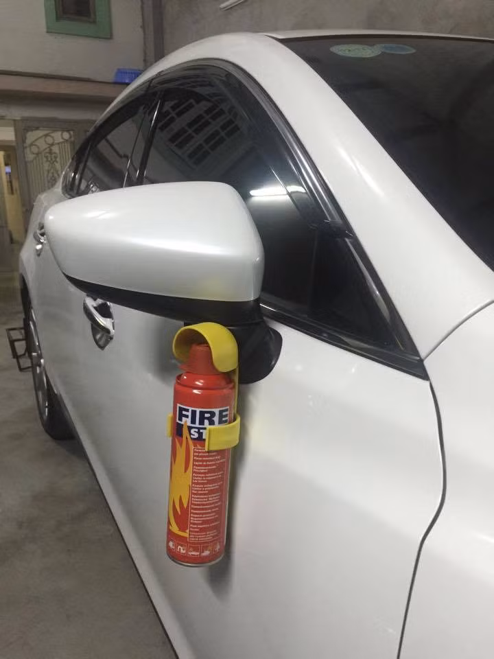 Không chỉ đưa ra những ý kiến về quy định lắp đặt bình cứu hỏa trong xe ô tô mà vấn đề đặt ở đâu cũng là khiến nhiều người bàn cãi tranh luận khá sôi nổi.