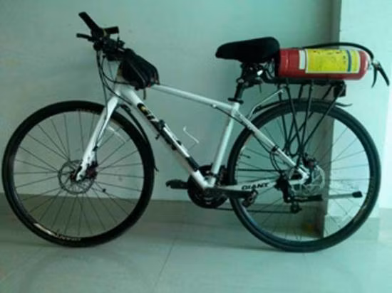 Không chỉ có những chiếc xe máy mà những chiếc xe đạp cũng được cư dân mạng đưa vào cuộc.