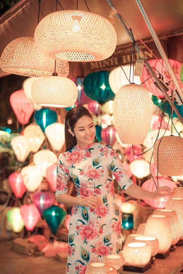 Gần đây, Hoa hậu Ngọc Hân có nhiều thiết kế áo dài