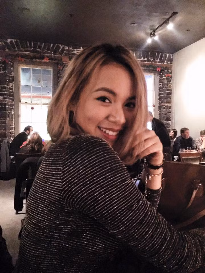 Bên cạnh sự duyên dáng thì chính vẻ sexy, đôi môi quyến rũ và phong cách ăn mặc cực "ngầu" của Tuyết Nhung cũng khiến nhiều người phải lặng đi để nhìn ngắm cô.