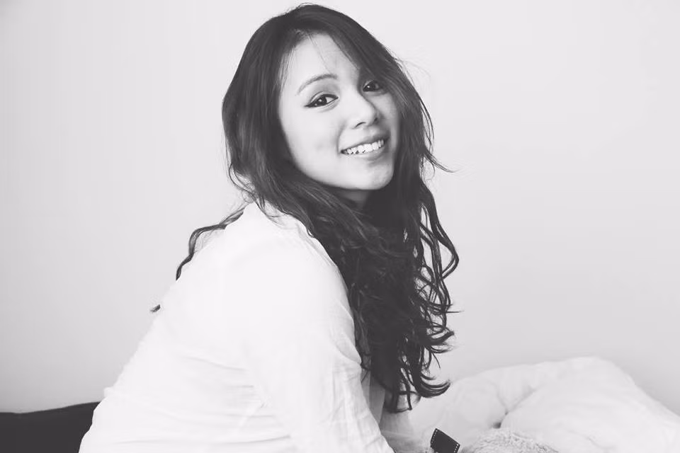 Ngoài ra, cộng đồng sinh viên Việt Nam tại được ngoài còn biết tới Tuyết Nhung này là một nữ trợ giảng xinh đẹp cho các giáo sư tại chính ngôi trường mình đang học.