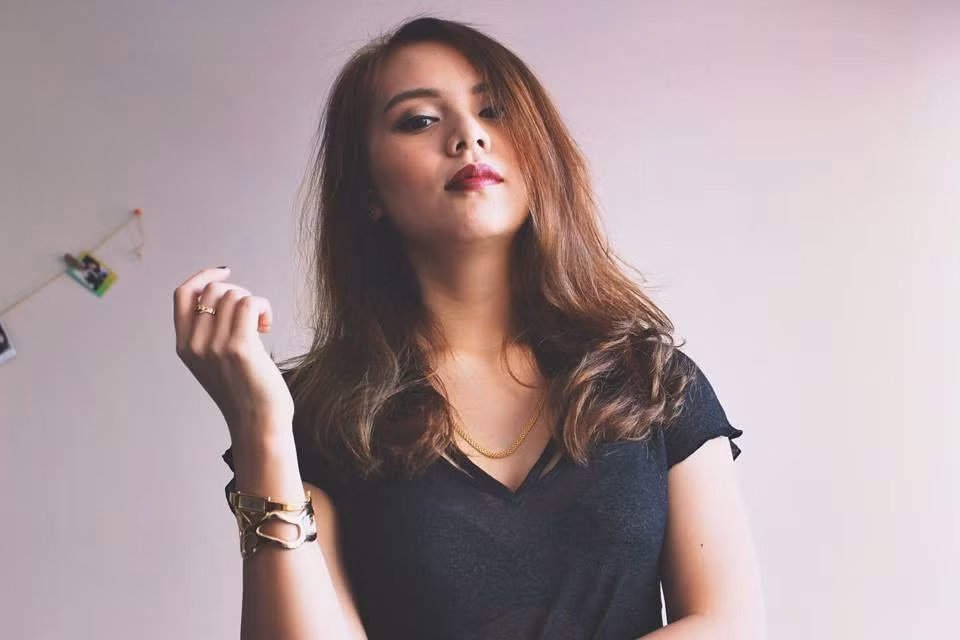 Lợi thế giúp Tuyết Nhung lọt sâu được vào cuộc thi Miss Du học sinh Việt Nam đó chính là sắc đẹp của cô. Nụ cười tỏa sáng và chiếc răng khểnh cực duyên là điểm cộng vô cùng lớn của cô nàng du học sinh sinh năm 1995 này trong mắt mọi người.