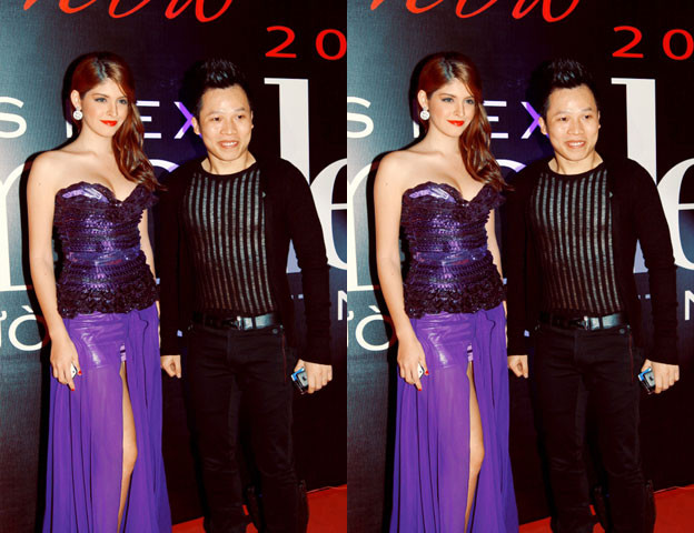 Trong chuyến đi Mỹ chụp ảnh cho chương trình Đêm hội chân dài gần đây, Khắc Tiệp và Andrea thường xuyên có những hành động tình tứ. Những bức ảnh hậu trường cho thấy hai người không ngại ngần ôm eo, thậm chí là hôn nhau rất ngọt ngào, hạnh phúc.