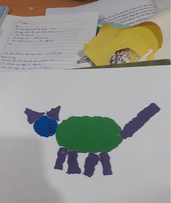 Đây là con mèo được xé dán.