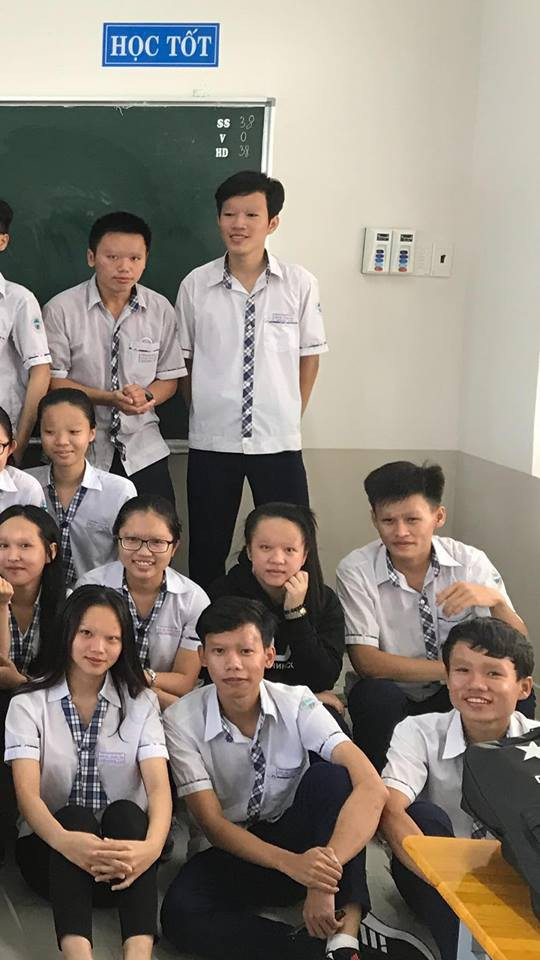 Một cặp lông mày đậm hay sắc sảo làm bật lên thần thái, gương mặt cũng trở nên tươi sáng. Đặc biệt với các bạn gái, ngoài việc quan tâm chăm sóc làn da, ánh mắt, nụ cười, họ cũng không quên tạo dáng bộ lông mày thật gọn gàng, sắc nét.