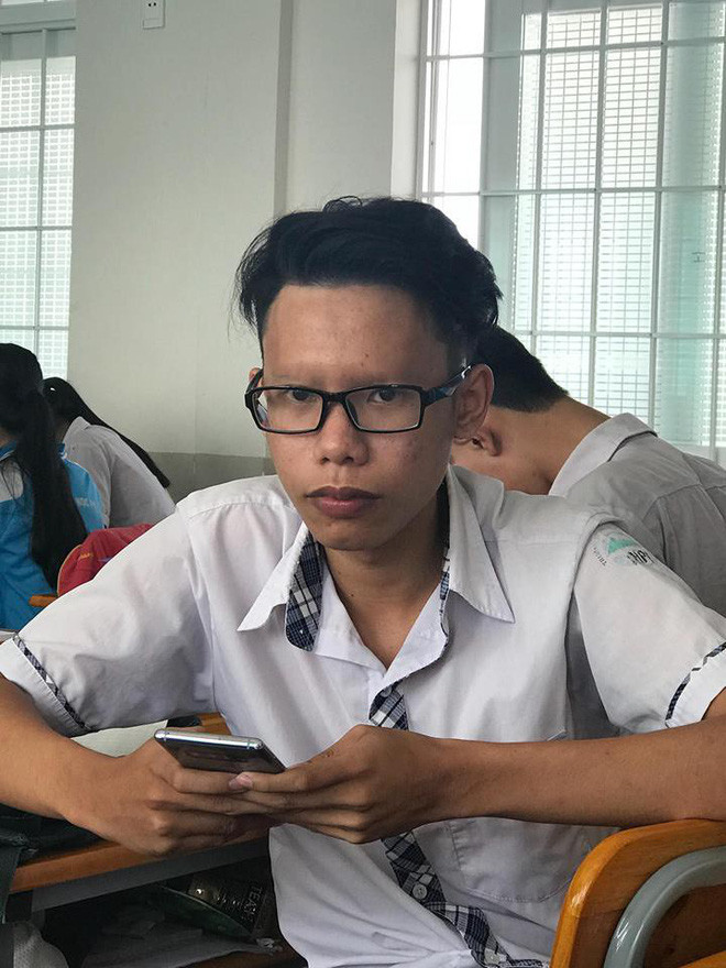 Sau khi đăng lên mạng, bài viết đã thu hút sự chú ý của nhiều người dùng Facebook nhất là lứa tuổi học sinh bởi sự kì dị của bức ảnh.