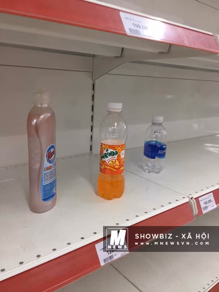 Văn hóa "mua hàng khuyến mãi" từ lâu đã là một chủ đề gây ra khá nhiều tranh cãi, để giành được món hàng tốt cho mình, nhiều người đã không ngần ngại xô đẩy, giẫm đạp lên nhau. Cũng từ đó đã tạo nên vô số hình ảnh không hề đẹp và văn minh.