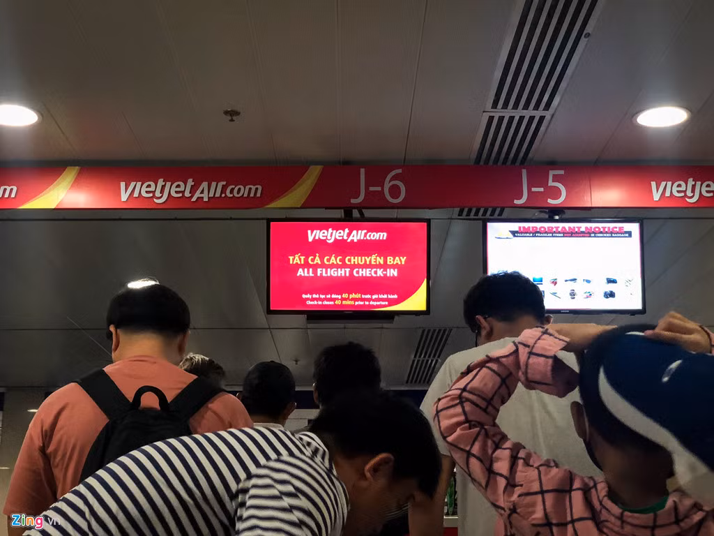 Trong những ngày này, các quầy làm thủ tục đều có thể check-in cho tất cả các chuyến bay, không chia theo khu vực như ngày thường.