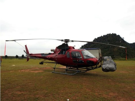 Trong khi đó, lịch máy bay trực thăng quay trên không vùng núi Chà Nòi (Bố Trạch) và Tân Hóa (Minh Hóa) phải tạm dừng hai ngày qua do thời tiết quá xâu, nhiều mây, cảnh quay không đủ độ sắc nét nên phải chờ thời tiết tốt mới có thể thực hiện bay.