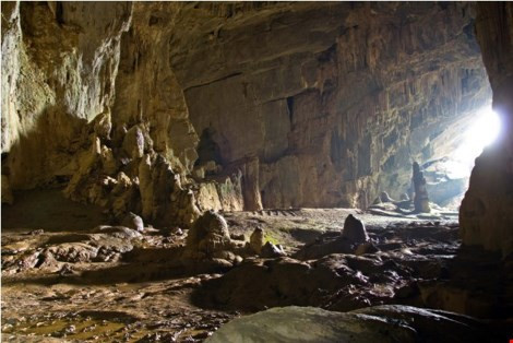 Theo lịch, đoàn làm phim sẽ có hai ngày quay ở xã Tân Hóa với cảnh quay trong hang Chuột, trước hang Chuột, dòng suối trước cửa hang. Đây là nơi định vị trong kịch bản bãi trực thăng bị rơi với các mảnh vỡ và đuôi máy bay được làm bằng mô hình vương vãi khắp suối.