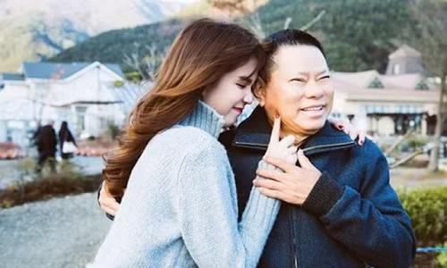 Từ khi người tình của Ngọc Trinh lộ diện, cái tên Hoàng Kiều được ghi nhớ nhiều hơn trong suy nghĩ của nhiều người, dù ông đã từng được nêu danh về độ giàu có.