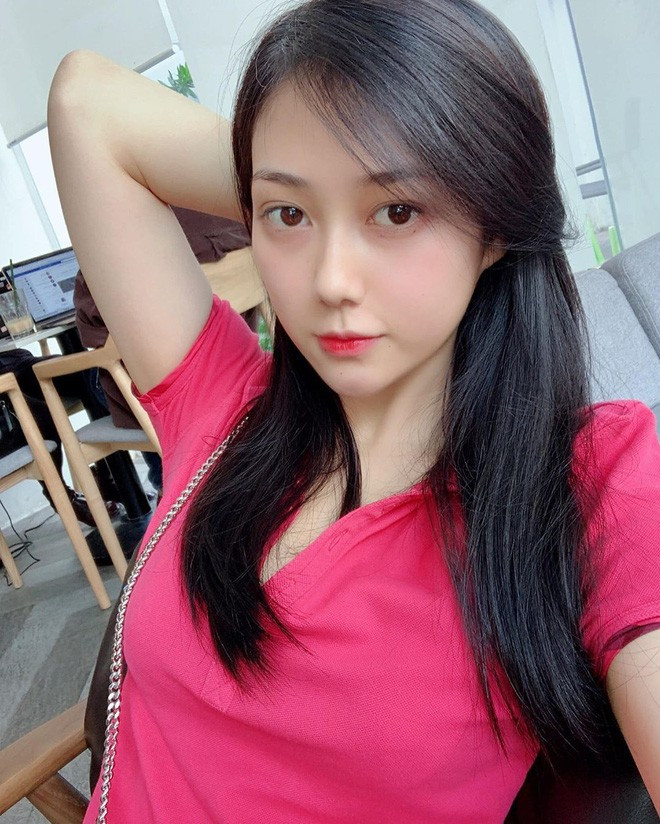 Trước Thụy Hân, một hot girl Việt Nam khác từng khiến báo chí Trung phải xôn xao vì body 87-57-94 cùng gương mặt được nhận xét "nhìn 1 giây thôi đã muốn yêu".