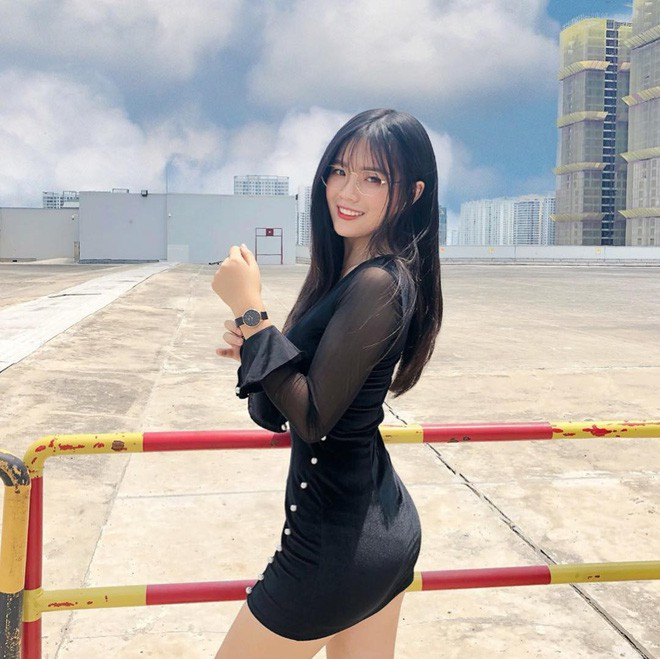 Trước đó, Thụy Hân đã xuất hiện trên một trang tin có tên Sharefie của Trung Quốc với bài báo có nhan đề "Gái xinh đeo kính đến từ Việt Nam sở hữu body S-line cực phẩm da trắng chân dài"