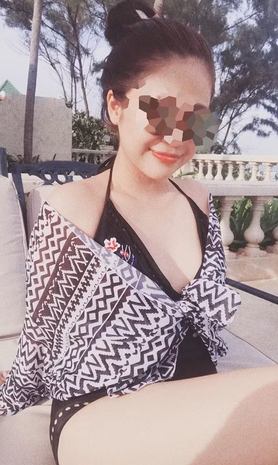 Còn ở chiều hướng ngược lại, nhiều người lại cho rằng những bức ảnh trên của C.V đã bị kẻ gian sử dụng bất hợp pháp để thực hiện hành vi mờ ám của mình và họ tin rằng nữ MC này hoàn toàn không liên quan đúng như những gì cô đã chia sẻ.