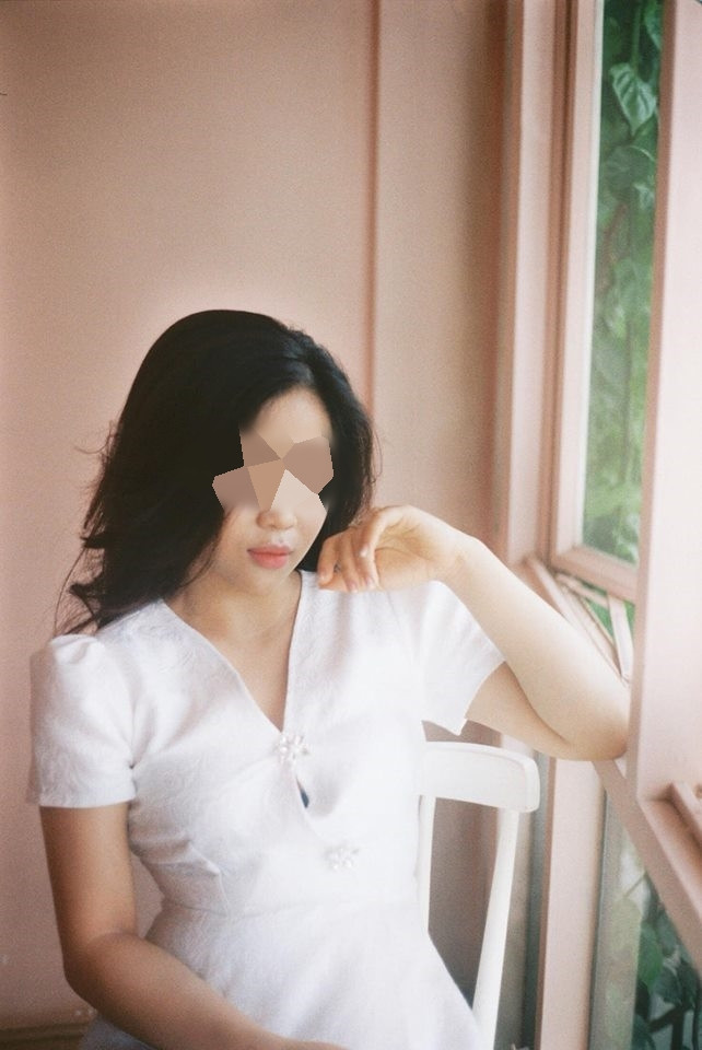 C.V được biết đến khi tham gia chương trình hẹn hò có khách mời nổi tiếng và được 1 MC đồng ý dắt tay ra về.