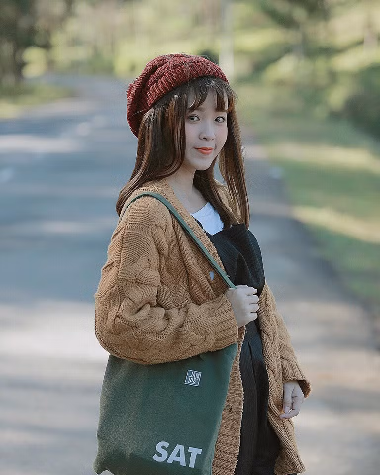 Song song với việc diễn xuất, Thúy Kiều còn mở thêm một quán trà sữa nhỏ xinh ở một góc phố nhỏ để có thể "thỏa mãn" được tình yêu vô tận dành cho trà sữa của mình. Ảnh sử dụng trong bài: FBNV.