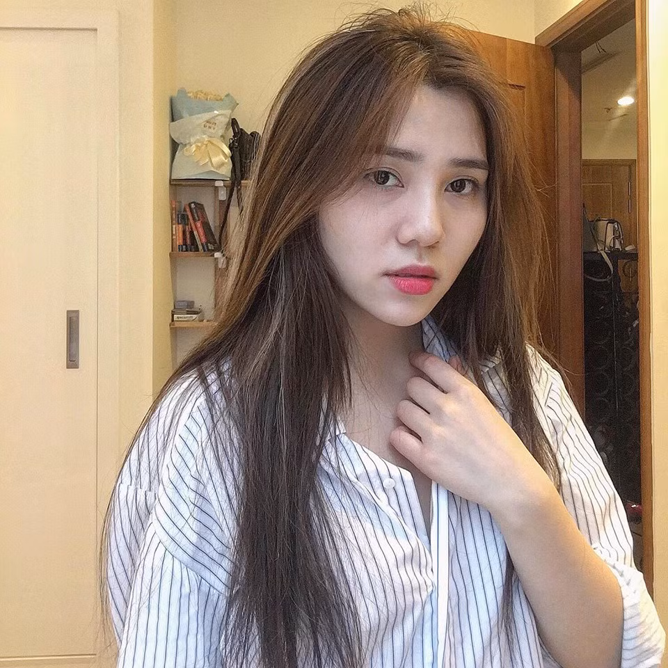 Bắt đầu bằng bản cover "Vợ người ta", Bạch Diệp được nhiều người biết đến và sau đó, cô bạn này còn tiếp đà "thăng tiến" và cho ra đời nhiều bản mashup của những ca khúc mới.