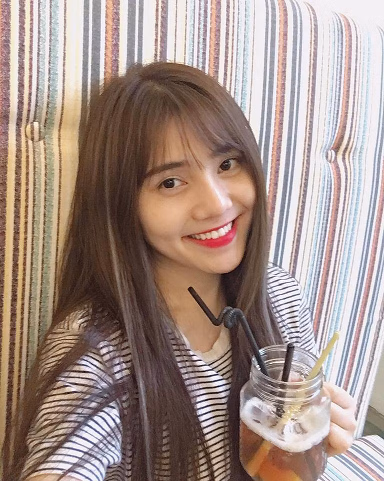 Những hình ảnh đời thường vô cùng dễ thương của cô nàng hot girl trường Nghệ thuật Quân đội khiến nhiều anh chàng phải si mê.