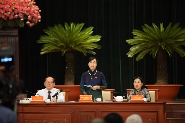 Chủ tịch HĐND TP Nguyễn Thị Quyết Tâm yêu cầu đại biểu đặt câu hỏi đúng trọng tâm, các sở ngành chuẩn bị tốt để trả lời chất vấn trong ngày làm việc thứ 3 của kỳ họp.