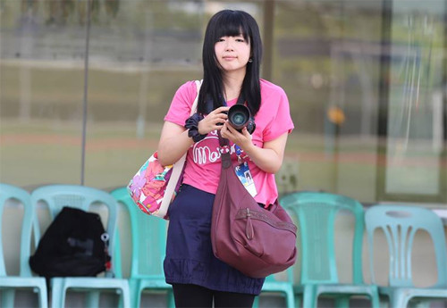 Trong thời gian qua, NHM Việt Nam đã quen mặt với nữ phóng viên Nhật Bản Megumi Hata mỗi khi U23 Việt Nam hay đội tuyển Việt Nam tập trung. Trong kỳ SEA Games này, Megumi Hata cũng có mặt tại Singapore. Ảnh: Đức Đồng/VNE.