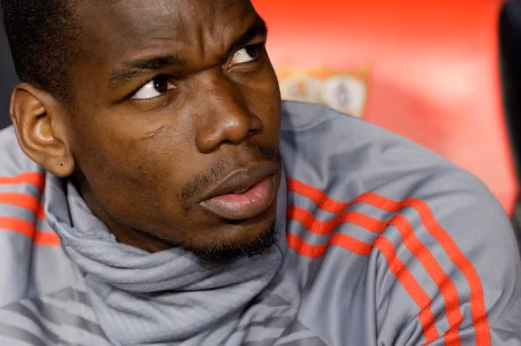 Theo Mirror, người đại diện Mino Raiola đang nỗ lực tìm đường đưa Paul Pogba rời khỏi M.U. Ảnh: Mirror