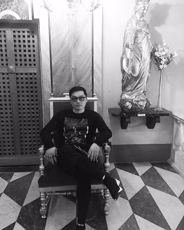 Trong đó những đôi được thầy Linh "cưng" nhất là đôi Creeper Boot Rick Owens, Ramones Sock Rick.