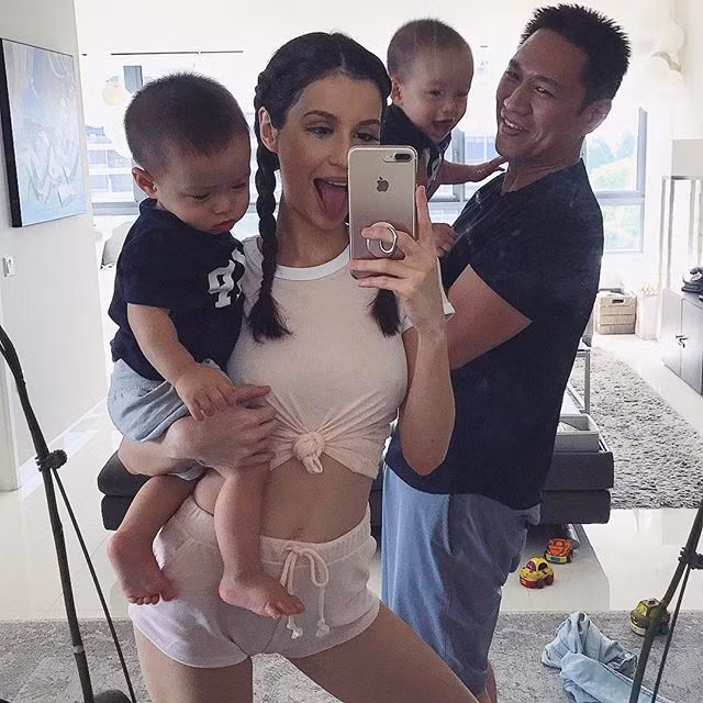 Tuy nhiên, vẫn chưa hài lòng với thân hình lúc đó, bà mẹ bỉm sữa người Singapore tiếp tục trải qua thêm 1 năm tập luyện với bài tập cường độ cao để có được thân hình của mỹ nhân.