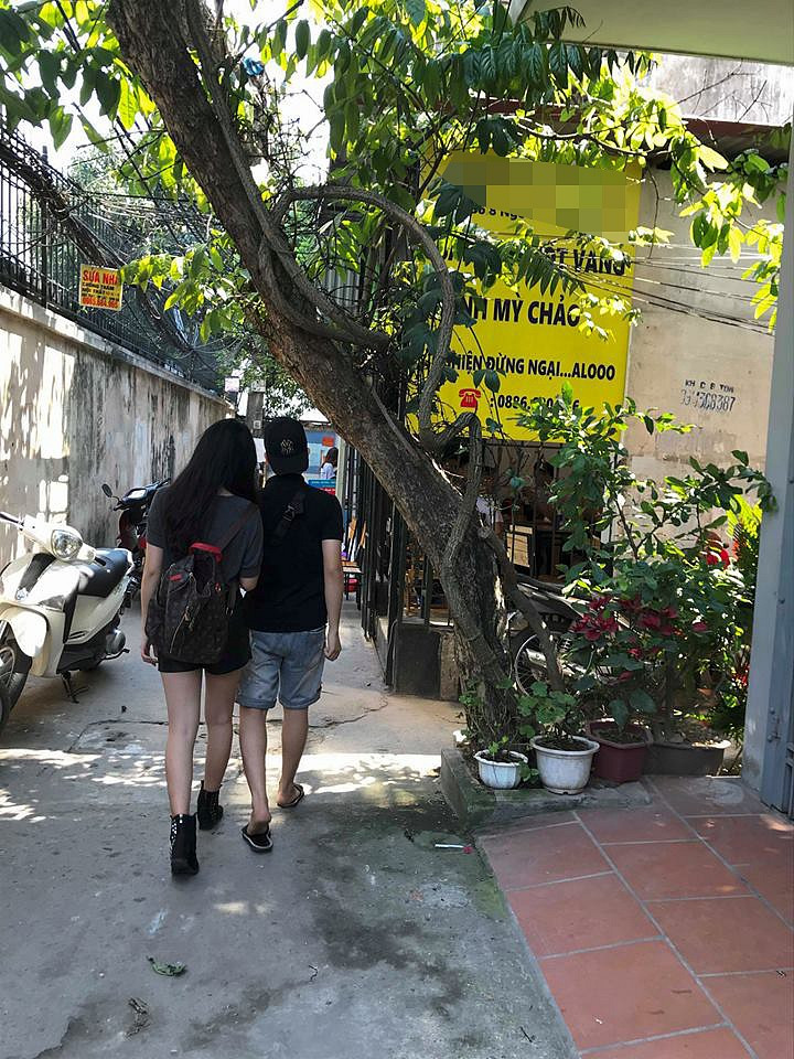 Sự việc chỉ kết thúc khi chàng thanh niên này đã chọn cách bỏ lại xuất ăn vừa gọi để đưa người yêu ra về để tránh được kết cục chia tay.