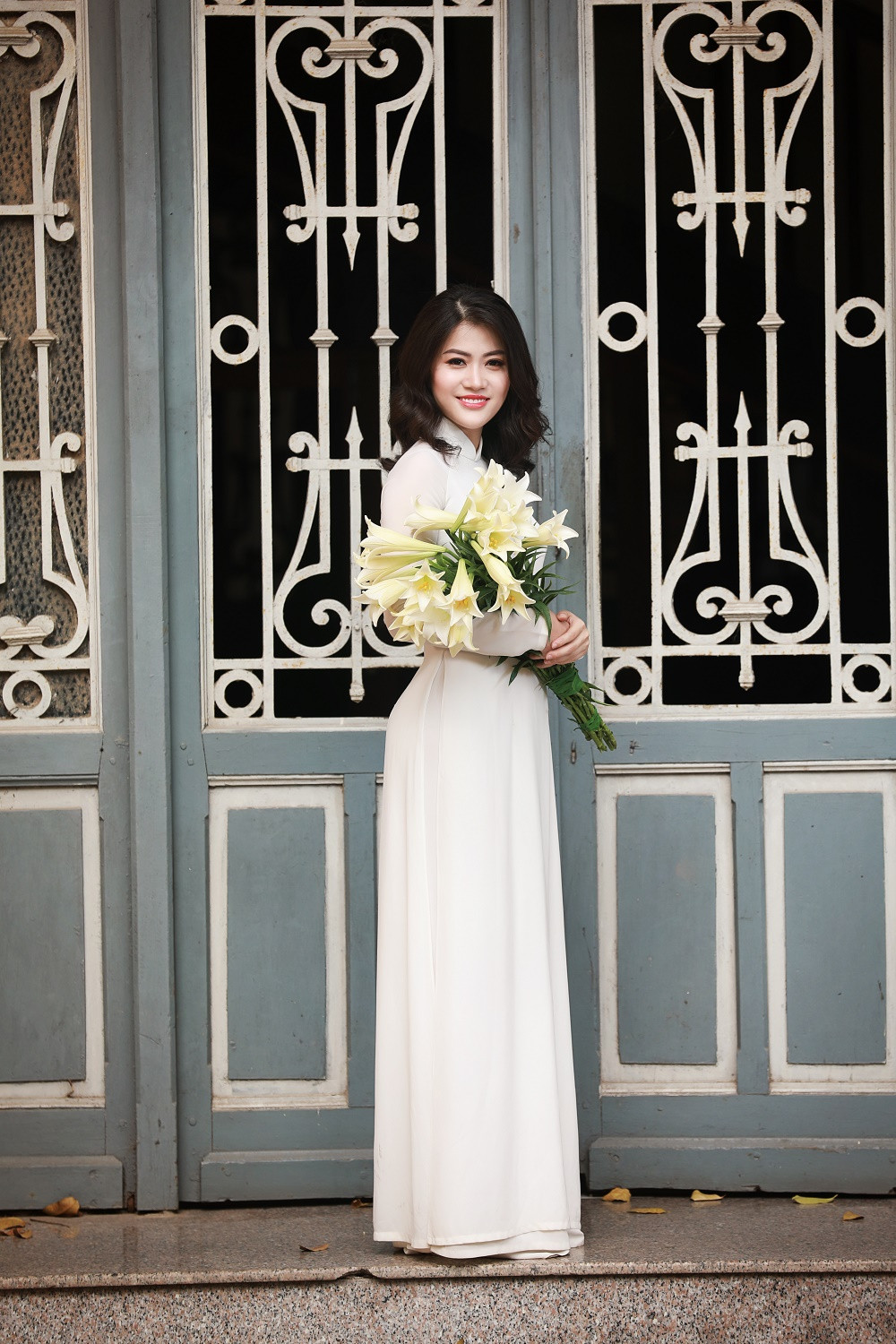 Tháng 4 được mệnh danh là tháng của loài hoa loa kèn, cũng trong thời gian này rất nhiều chị em phụ nữ đã tranh thủ để có những bức ảnh khoe vẻ đẹp tinh khôi, trong trắng của mình bên loài hoa đã từng nhiều lần đi vào thi ca.