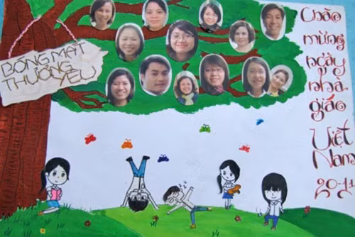 Không chỉ làm những tấm thiệp đơn giản với những lời chúc, nhiều cô cậu học trò còn làm tặng thầy cô giáo mình những tấm bưu thiếp có cả hình ảnh minh họa vô cùng dễ thương.