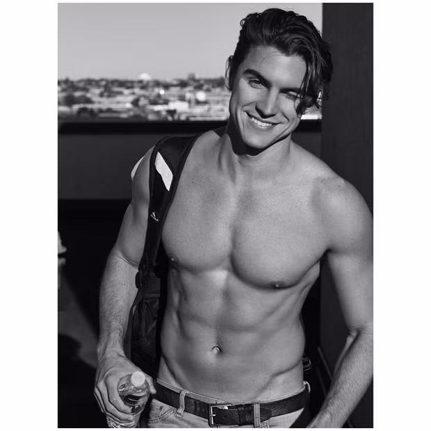 Nụ cười đẹp và có duyên, Daniels chinh phục bất kì những con mắt khó tính nhất.