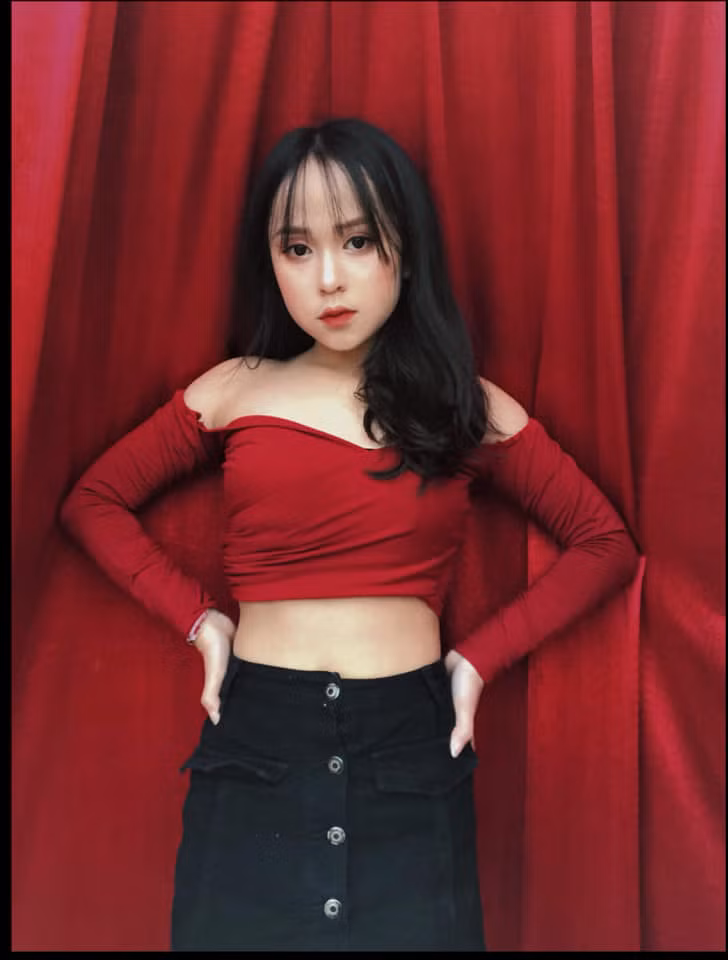 Còn về phần phụ huynh, bố mẹ Thùy Trang tôn trọng con gái nên không quá can thiệp vào cuộc sống riêng. Cũng nhờ bởi cô luôn chú ý học hành nên chuyện cuộc sống bên ngoài không bị kiểm soát gắt gao.