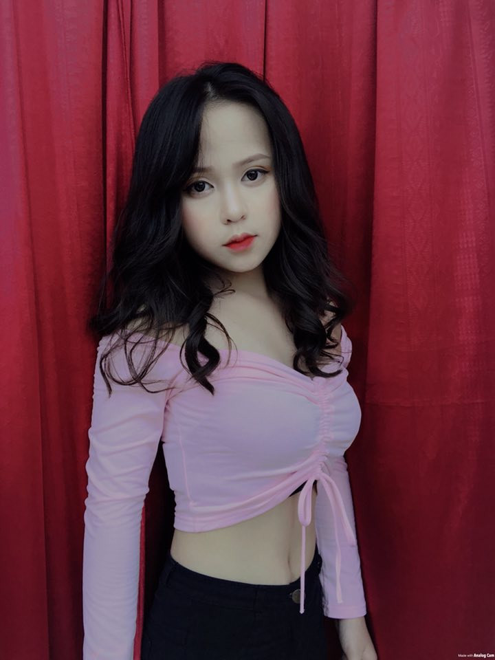 Đứng trước những lời chỉ trích mình, Nữ sinh 10X Thái Nguyên đã có những lời trần tình rằng: "Những tấm hình em tự chụp cho mình như một cách lưu giữ khoảnh khắc làm kỷ niệm thôi. Em thấy thích thì chụp và cảm thấy các tấm hình chẳng có gì phản cảm hết".