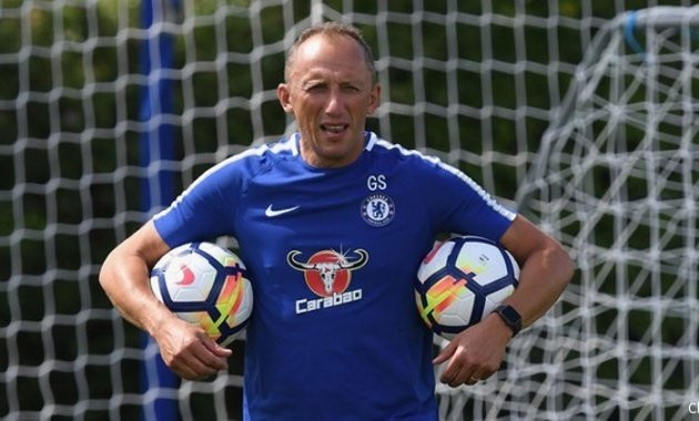 HLV thủ môn Chelsea, Gianluca Spinelli dự kiến sẽ sớm chuyển đến CLB Paris Saint-Germain, theo L'Equipe.