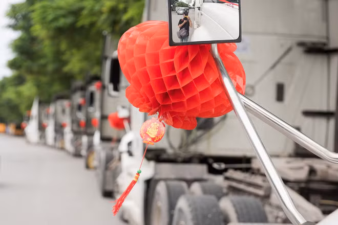 Được biết, cặp đôi trong đám ăn hỏi là Đức Trung và Nguyễn Huyền My (SN 1993). Cô dâu từng tham gia và đạt giải trong nhiều cuộc thi sắc đẹp dành cho học sinh, sinh viên.