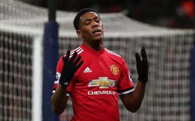 Theo báo giới Anh, HLV Mourinho sẵn sàng bật đèn xanh để Martial rời khỏi Old Trafford và điểm đến của cầu thủ người Pháp có thể là Juventus, Chelsea hoặc Arsenal.