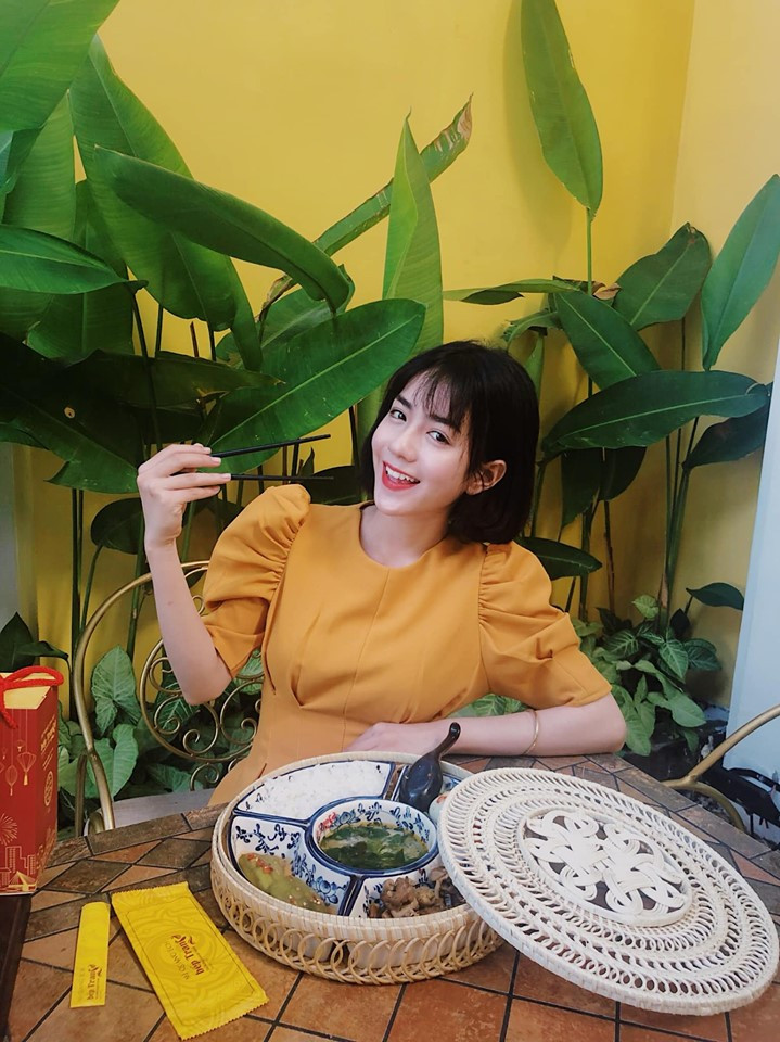 Hiện tại Kim Yến đang theo học ngành Quản trị Du lịch lữ hành, trường Đại học Duy Tân. Ngoài thời gian học tập ở trường, hot girl Quảng Nam còn tham gia công việc làm mẫu ảnh để rèn luyện thêm khả năng giao tiếp cũng như tự tin hơn.